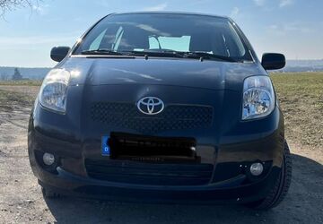 Toyota Yaris 75.000 km 4.300 &euro; Eckental 90542