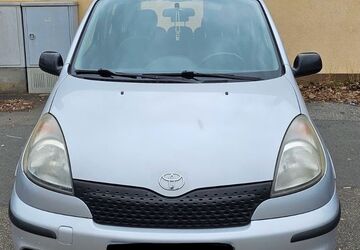 Toyota Yaris 126.000 km 3.000 &euro; Nürnberg 90431