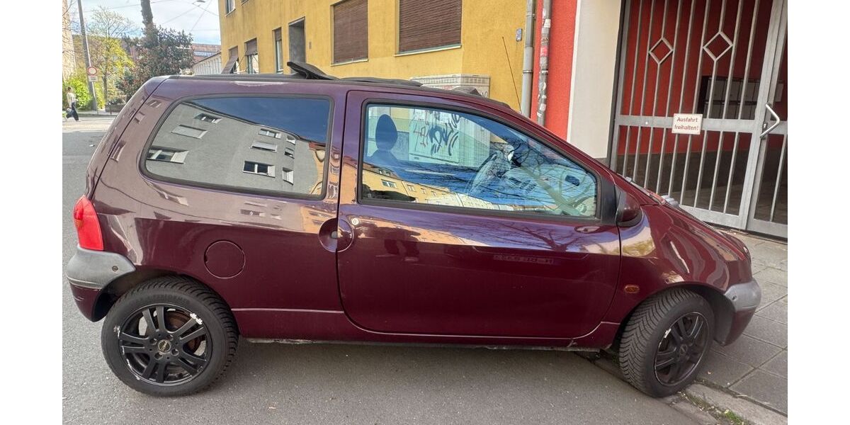 Renault Twingo 140.923 km 1.199 &euro; Nürnberg 90411