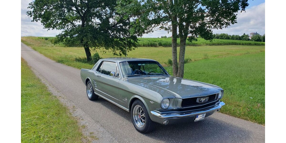 Ford Mustang 80.698 km 28.400 &euro; Wilhermsdorf 91452