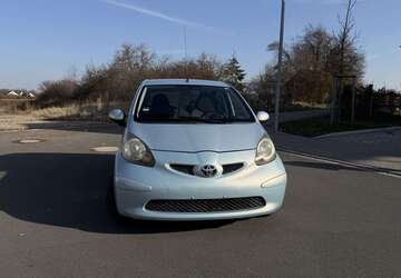 Toyota Aygo 90.000 km 5.000 &euro; Langenzenn 90579