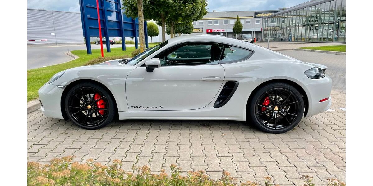 Porsche Cayman 135.500 km 49.990 &euro; Nürnberg 90427