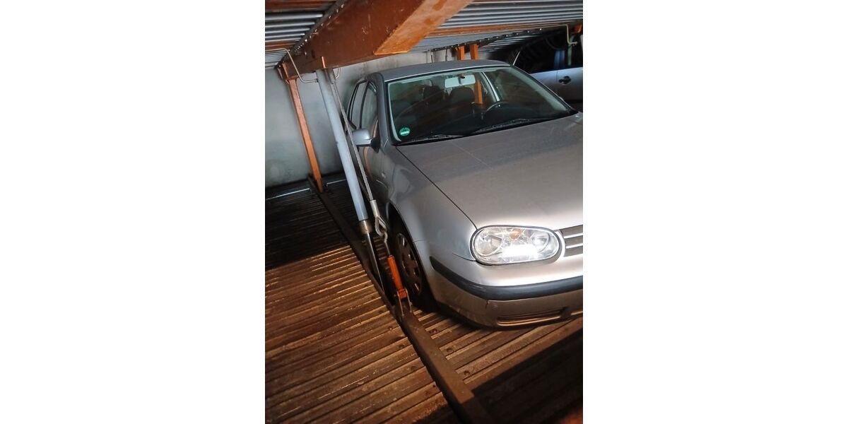 VW Golf 180.000 km 800 &euro; Stein 90547
