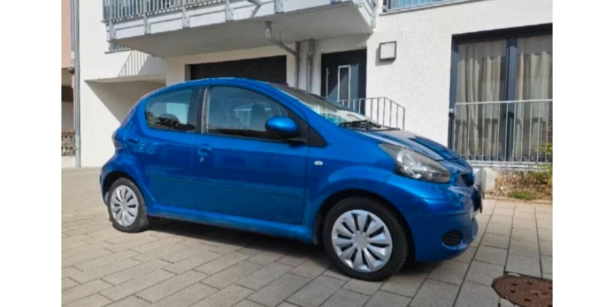 Toyota Aygo (X) 121.000 km 2.400 &euro; Nürnberg 90429