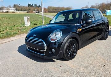 Mini ONE 121.672 km 7.999 &euro; Nürnberg 90429