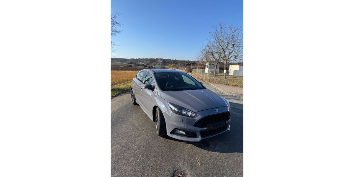 Ford Focus 118.524 km 17.999 &euro; Roßtal 90574