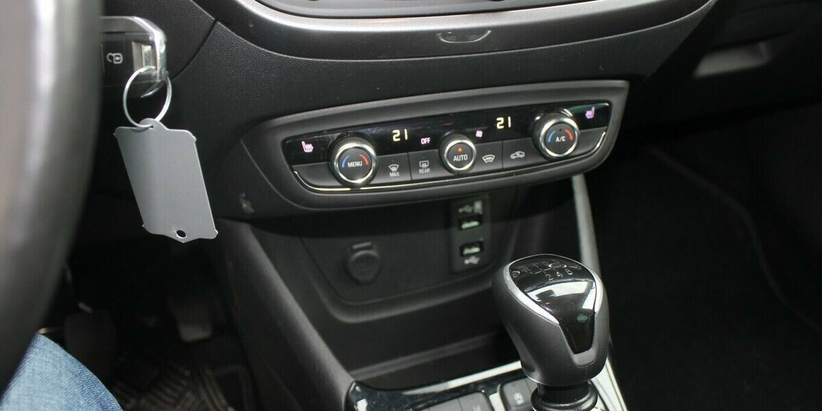 Opel Crossland Innovation 86.889 km 10.990 &euro; Fürth 90763